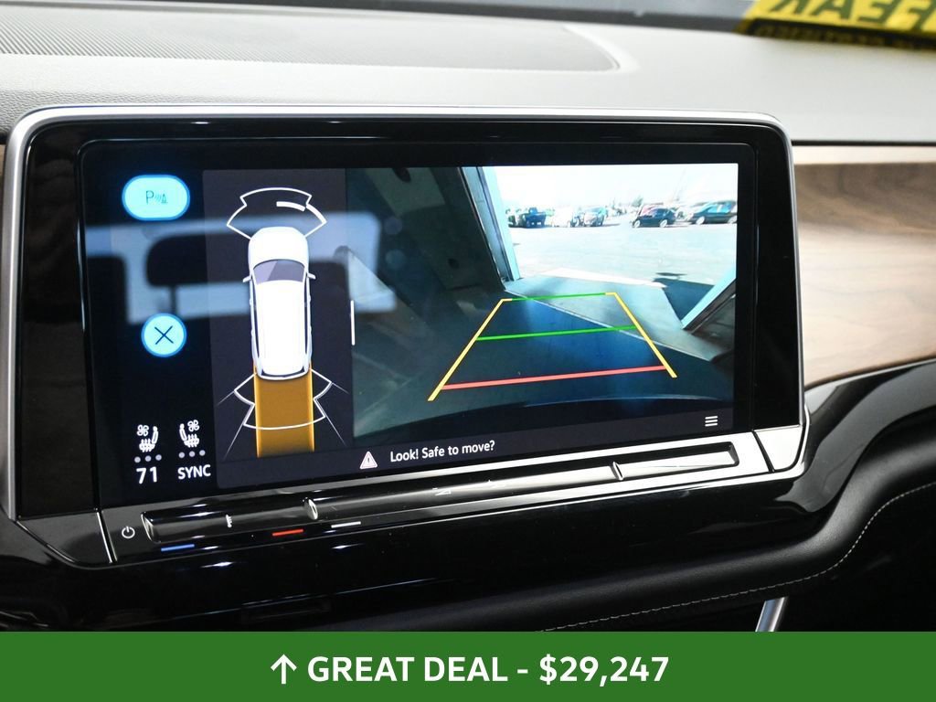 Used 2024 Volkswagen Atlas SE image 31