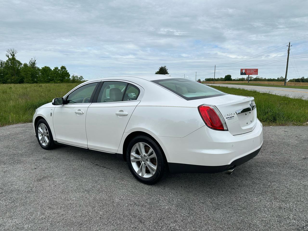 Used 2010 Lincoln MKS FWD image 5