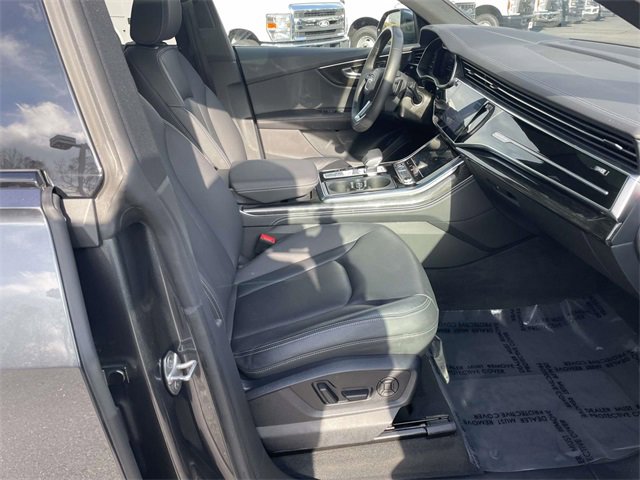 Used 2023 Audi Q8 Prestige w/ Prestige Package image 28