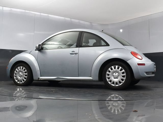 Used 2010 Volkswagen Beetle Coupe FWD image 16
