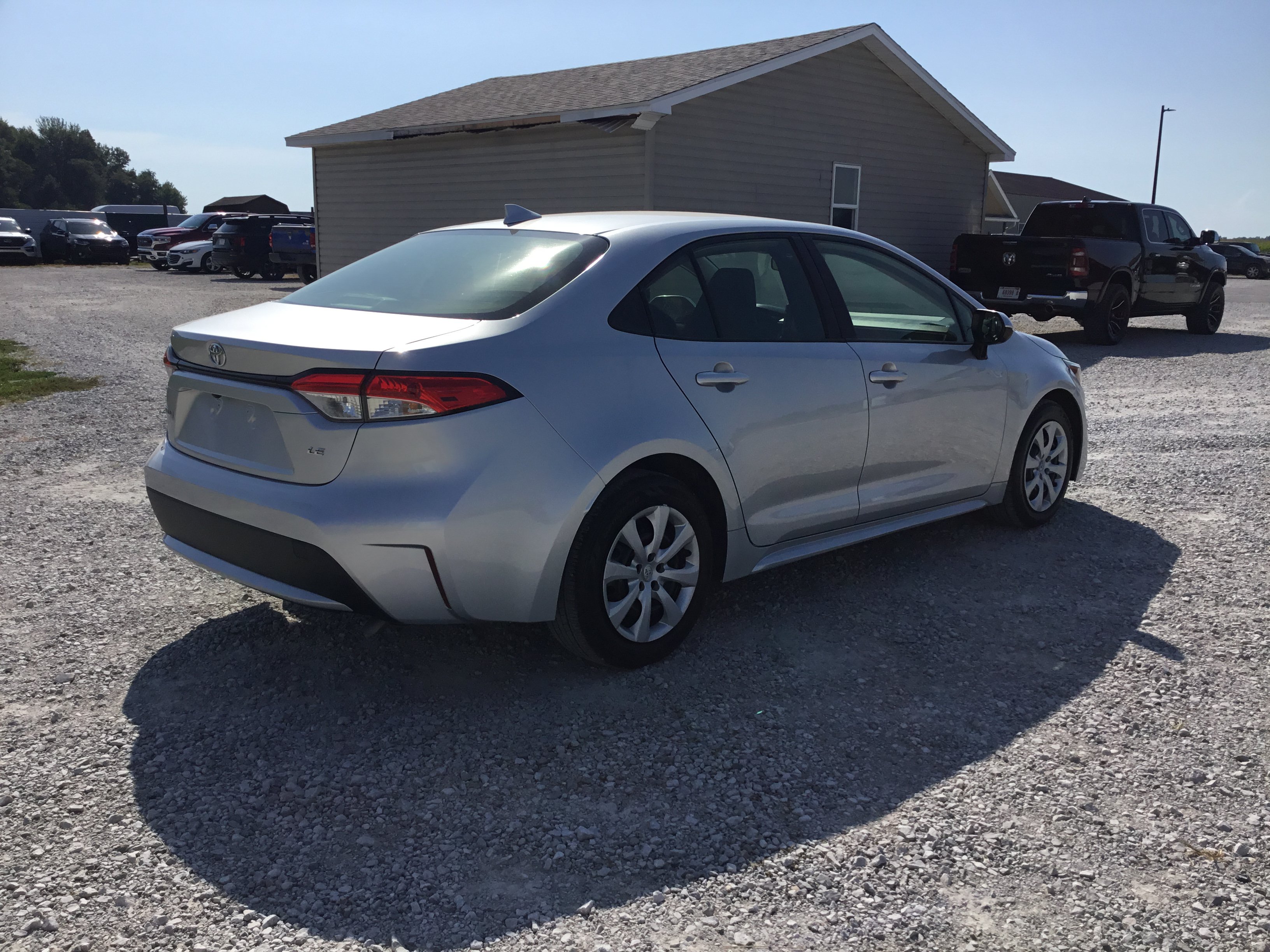 Used 2022 Toyota Corolla LE FWD image 3