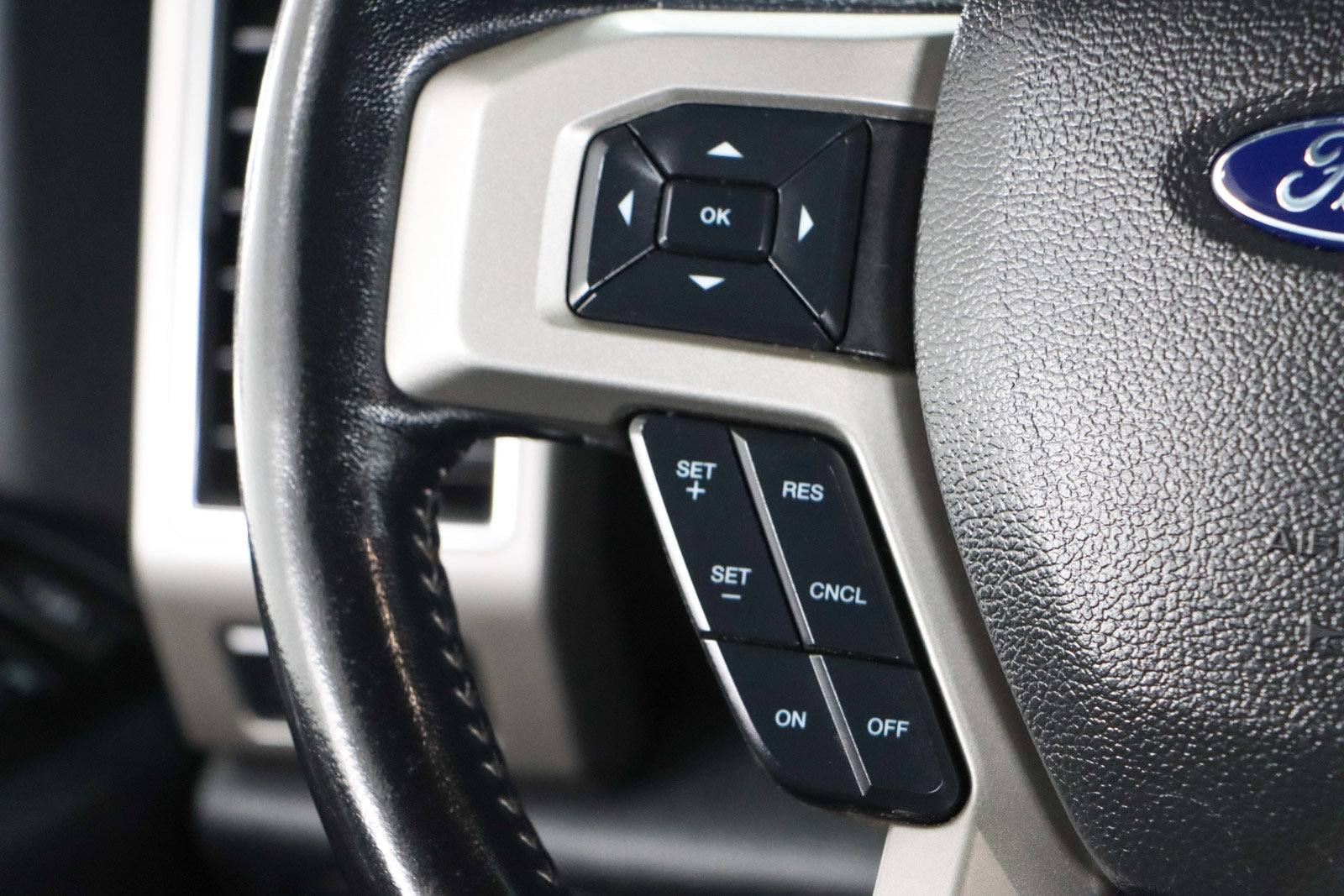 Used 2022 Ford F250 Lariat image 14