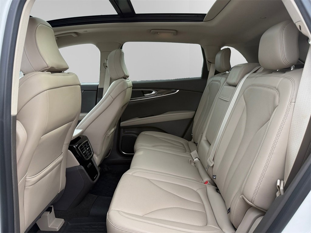 Used 2022 Lincoln Nautilus Reserve w/ Equipment Group 201A image 13