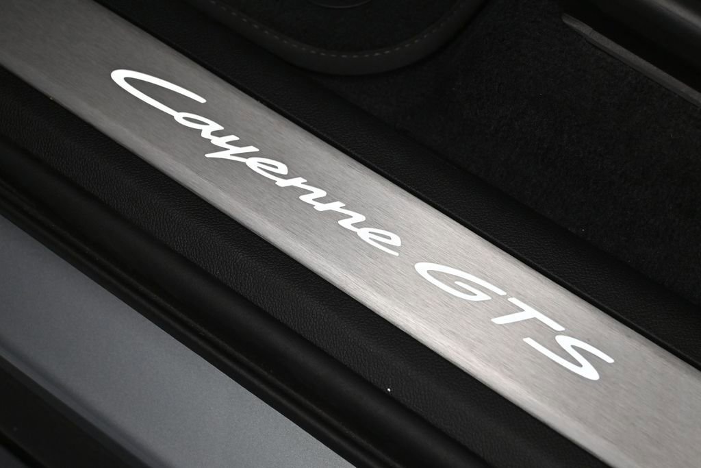 Certified 2025 Porsche Cayenne GTS AWD/4WD image 29