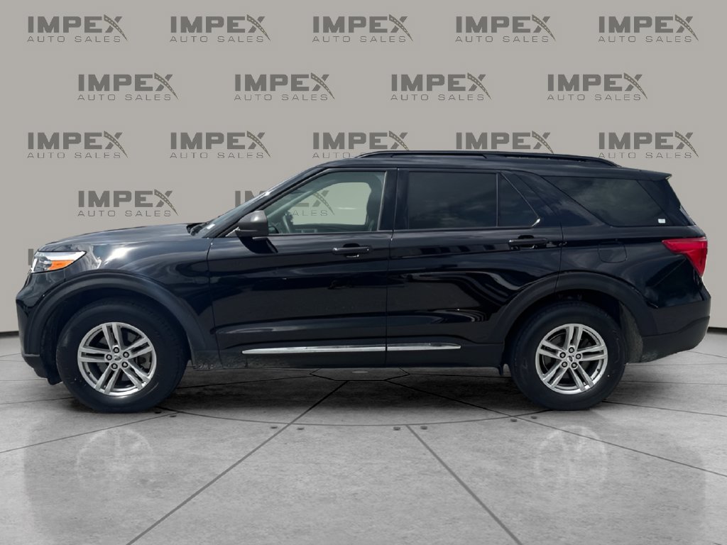 Used 2023 Ford Explorer XLT w/ Equipment Group 202A AWD/4WD image 2