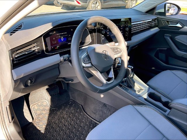 New 2026 Volkswagen Jetta SE FWD image 6
