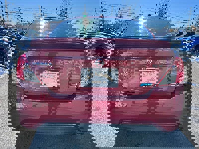 Used 2016 Nissan Versa SV image 4