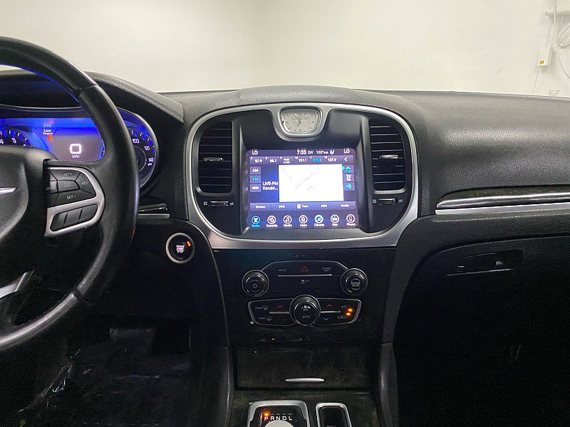 Used 2017 Chrysler 300 C image 25