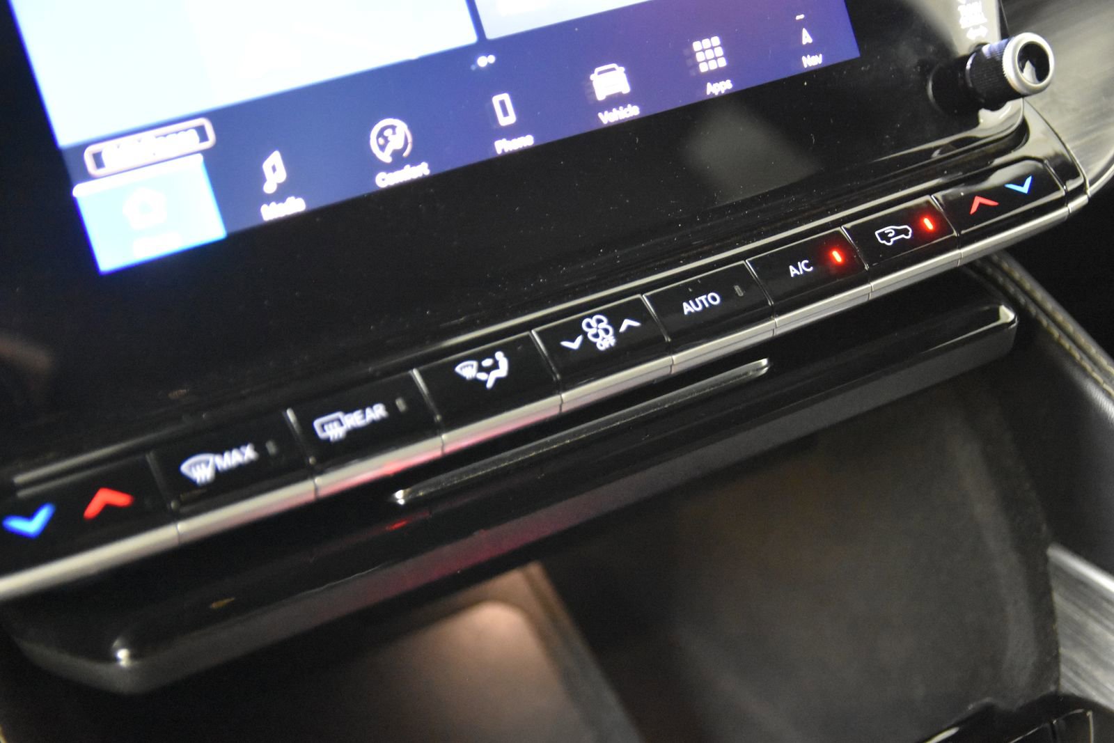 Used 2024 Jeep Wagoneer L Series II RWD image 29