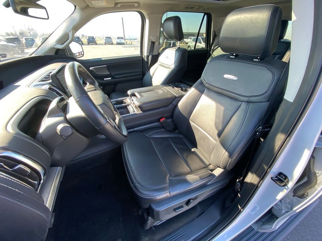 Used 2025 Ford Expedition Platinum image 24