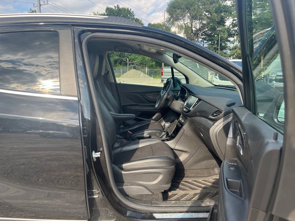 Used 2019 Buick Encore Sport Touring w/ Safety Package AWD/4WD image 33