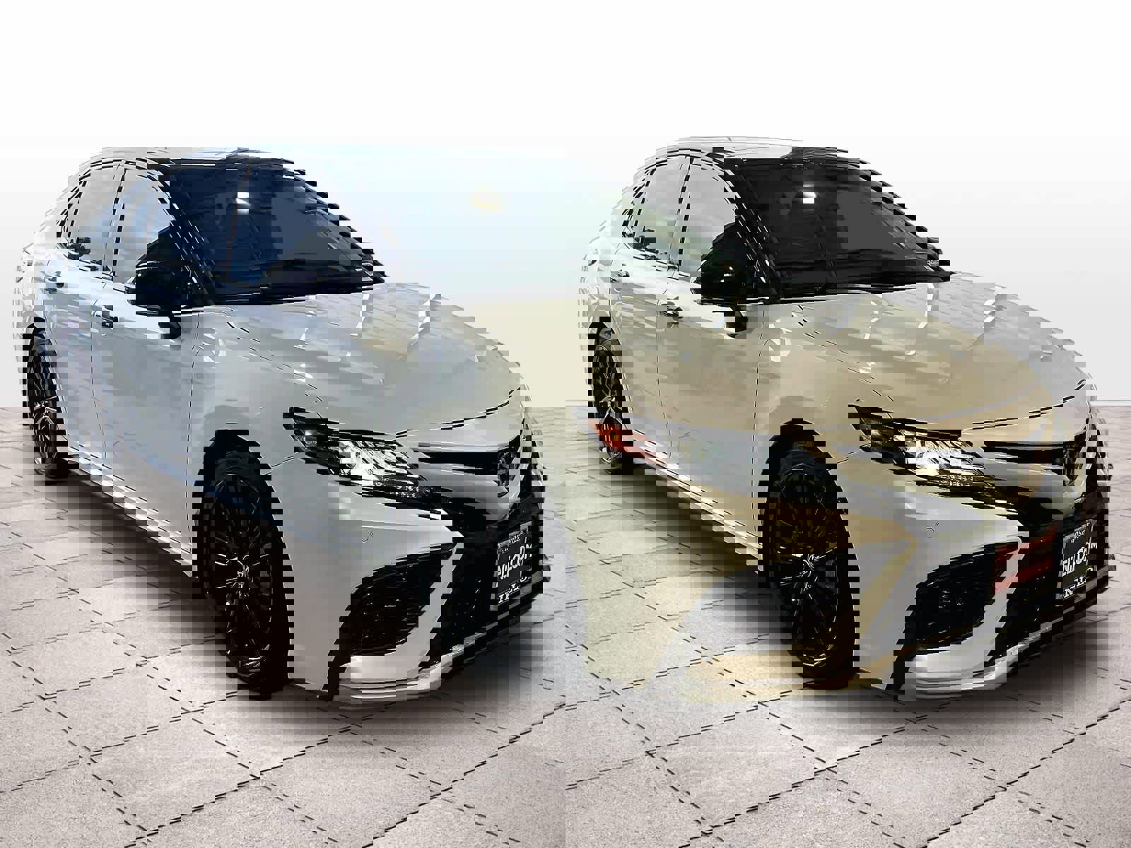 Used 2022 Toyota Camry XSE image 2