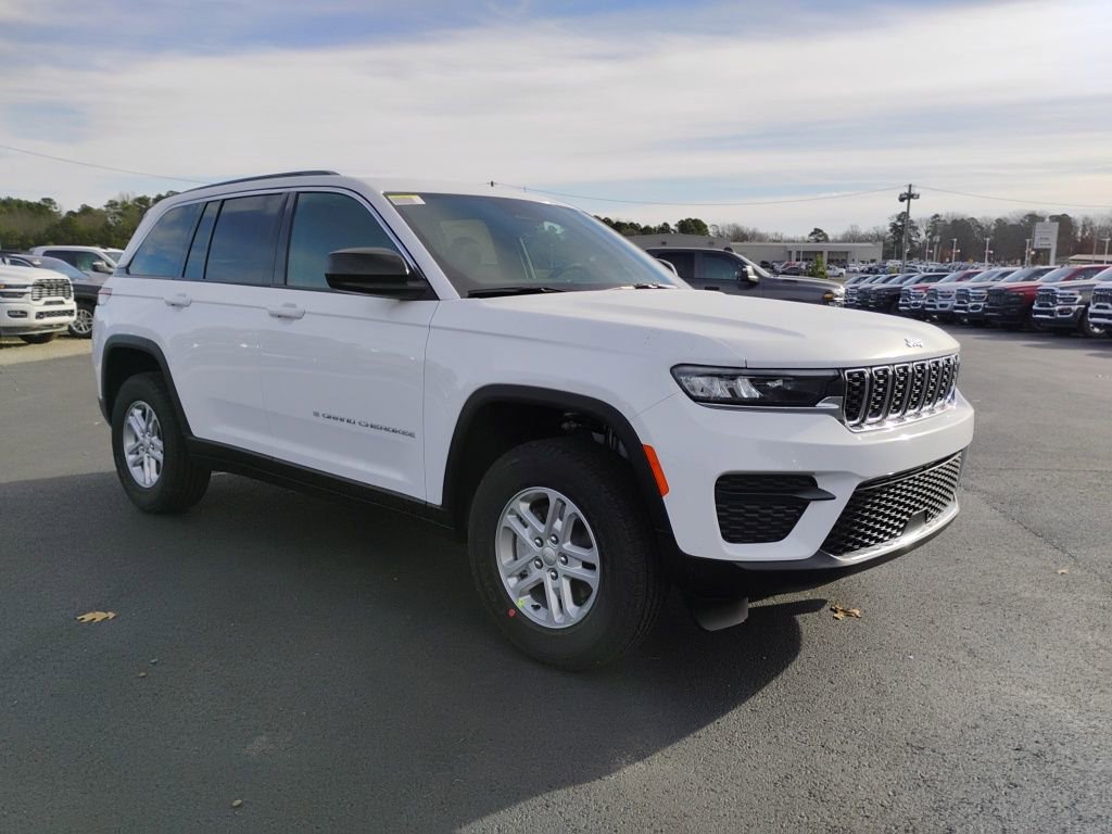 New 2025 Jeep Grand Cherokee Laredo w/ Trailer Tow Package image 3