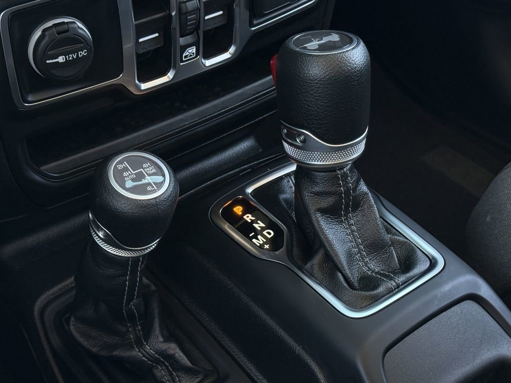 Used 2025 Jeep Wrangler Unlimited Sahara w/ Safety Group image 20