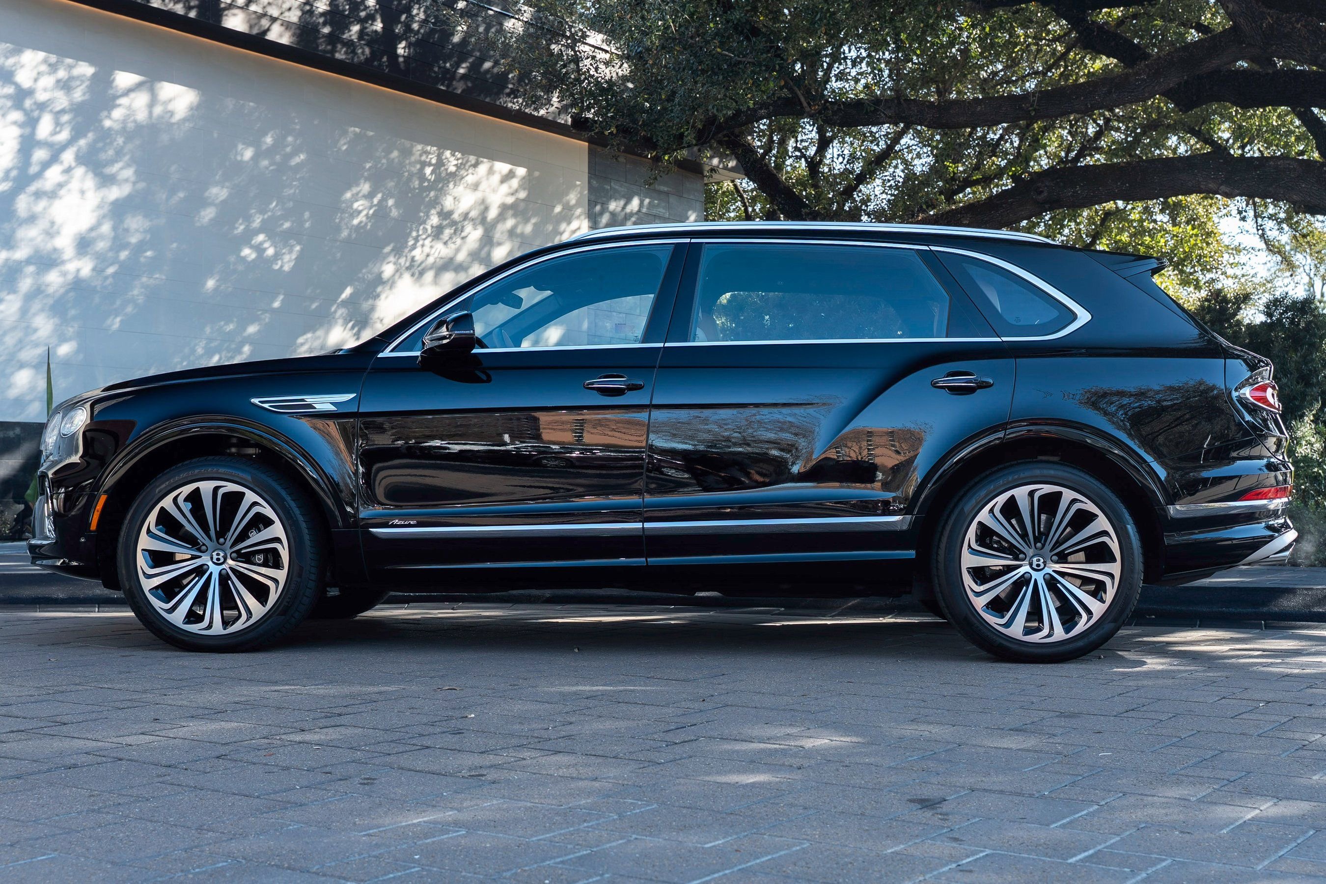 Used 2023 Bentley Bentayga Extended Wheelbase image 29