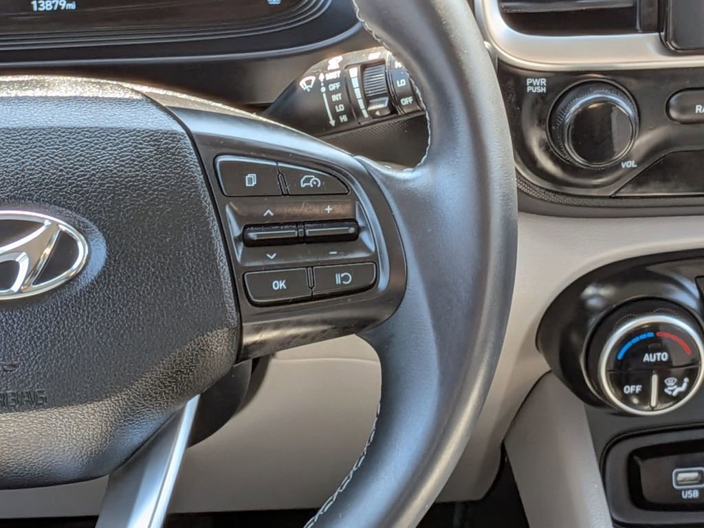 Used 2025 Hyundai Venue SEL image 25