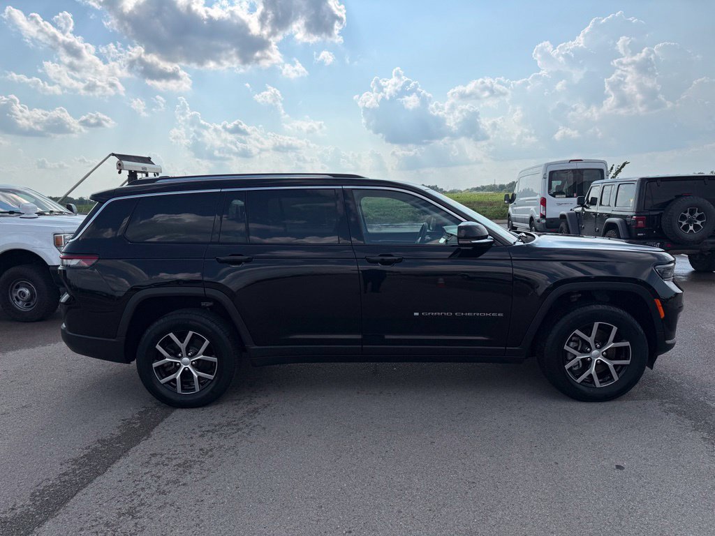 Used 2023 Jeep Grand Cherokee L Limited AWD/4WD image 34