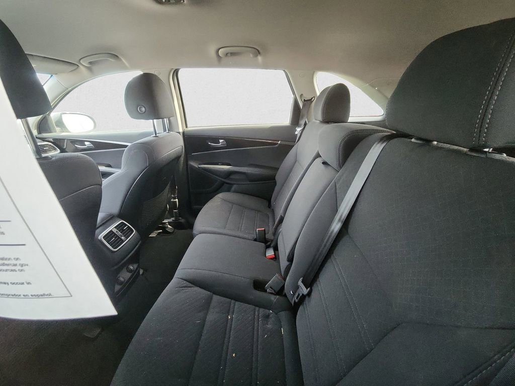 Used 2019 Kia Sorento LX image 8