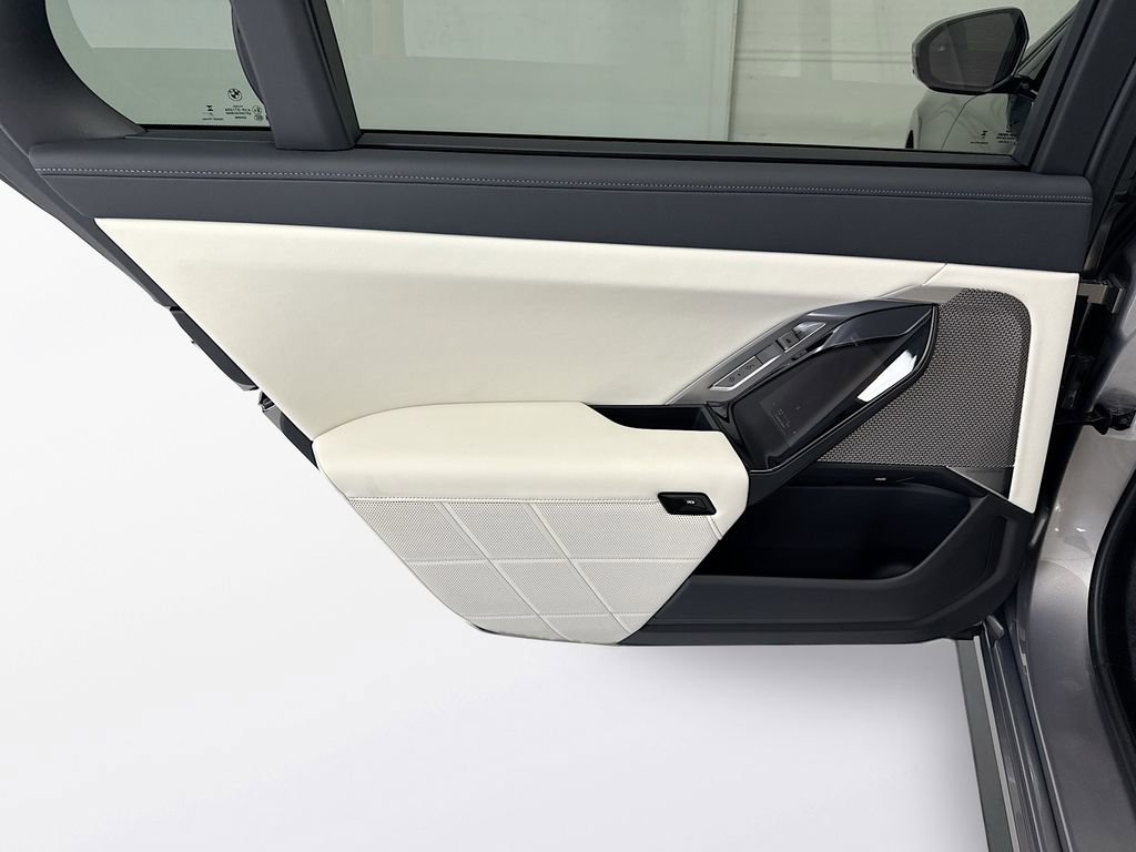 Certified 2025 BMW i7 eDrive50 w/ M Sport Package RWD image 25