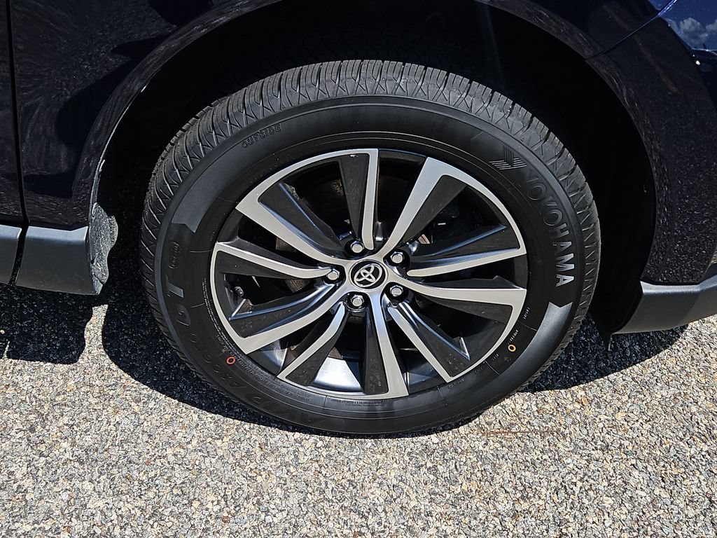 Used 2021 Toyota Venza LE w/ Carpet Mat Package (TMS) AWD/4WD image 10