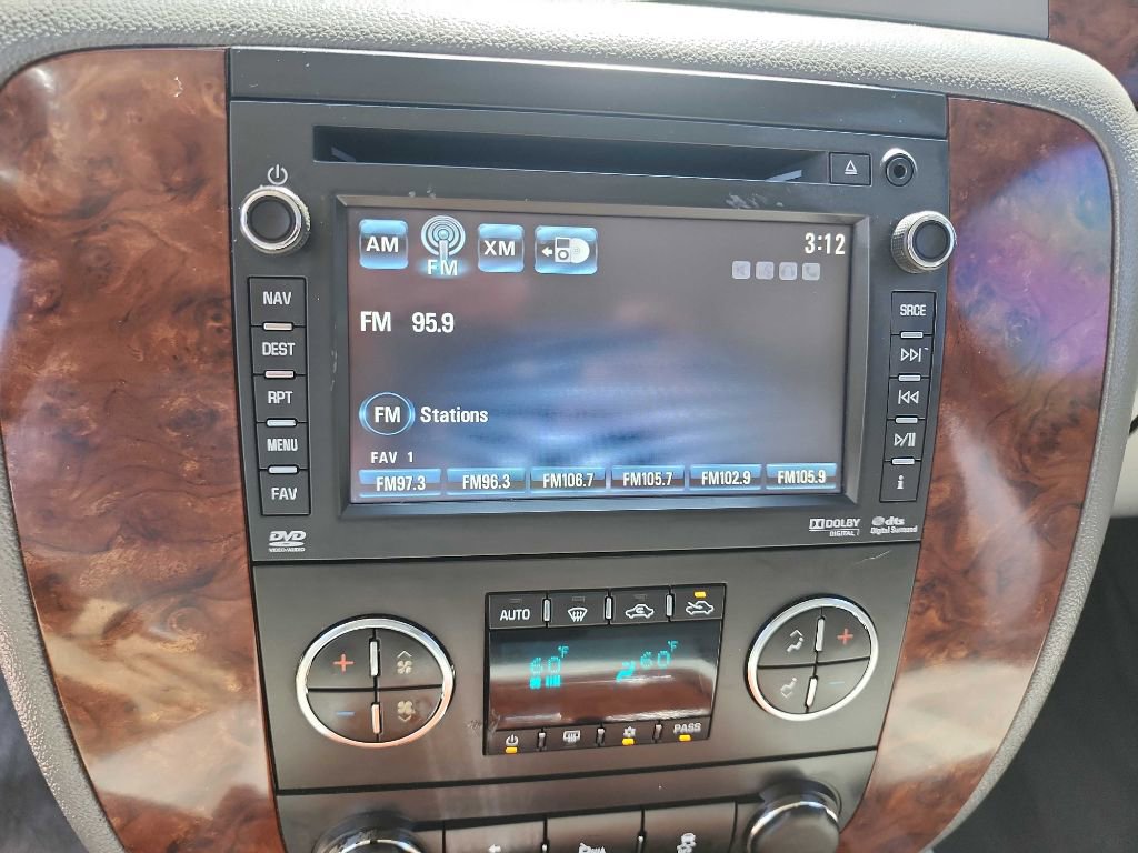 Used 2013 Chevrolet Avalanche LTZ image 26