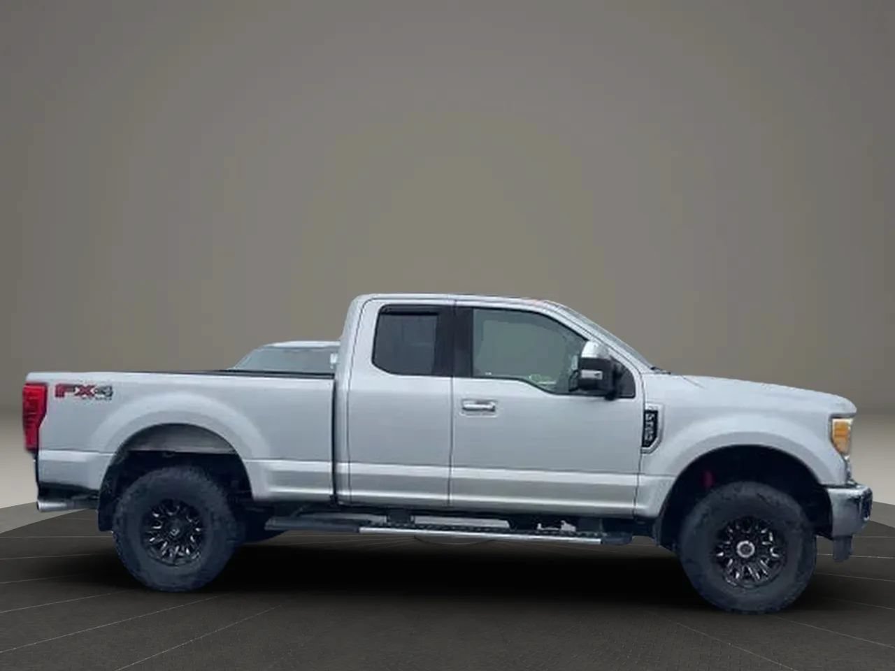 Used 2017 Ford F350 XLT AWD/4WD image 4