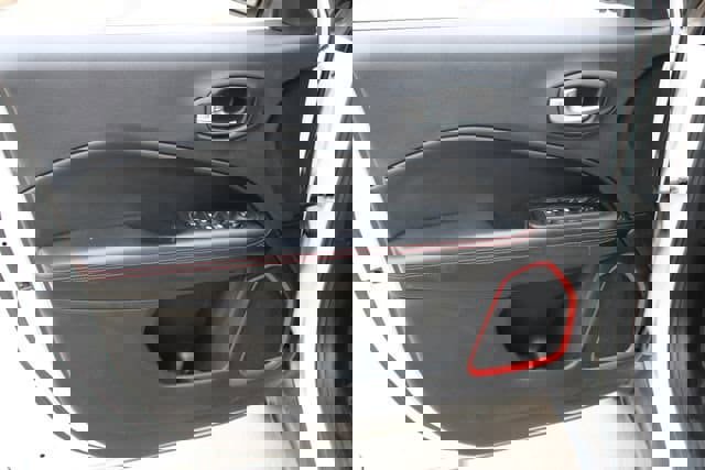 Used 2017 Jeep Compass Trailhawk AWD/4WD image 18