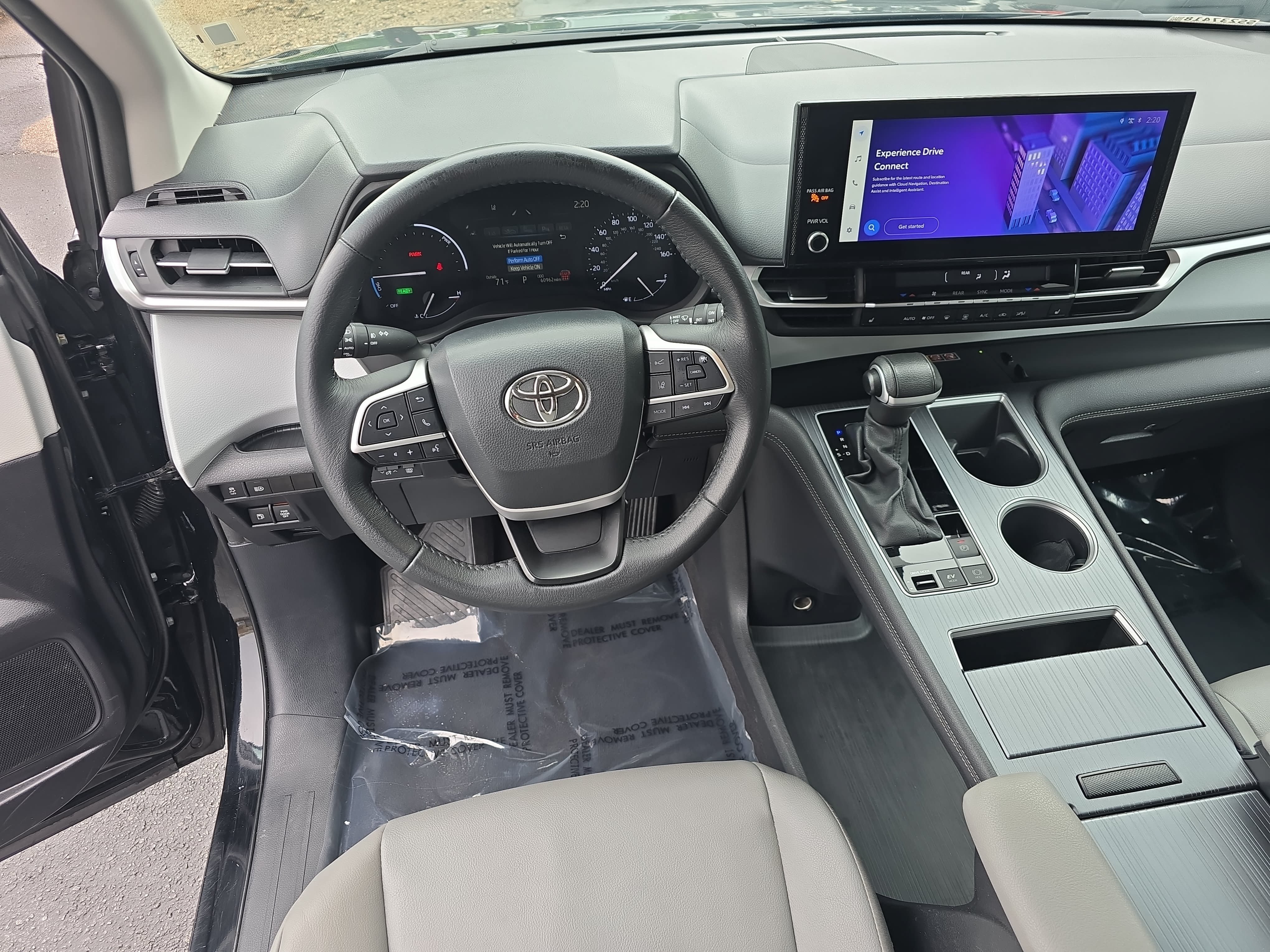 Used 2025 Toyota Sienna XLE FWD image 16