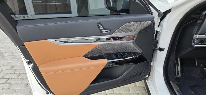 Certified 2023 BMW 740i image 16