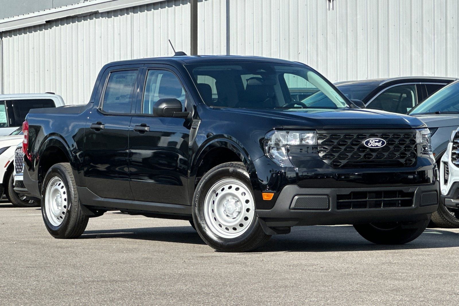 New 2025 Ford Maverick XL image 1