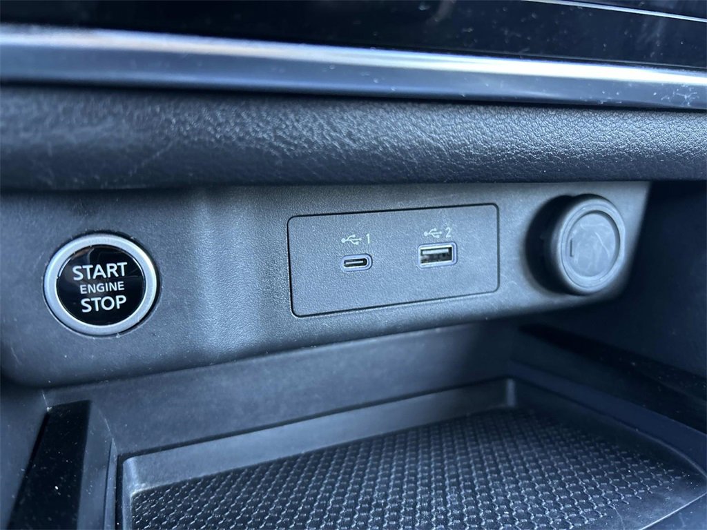 Used 2023 Nissan Rogue S image 30