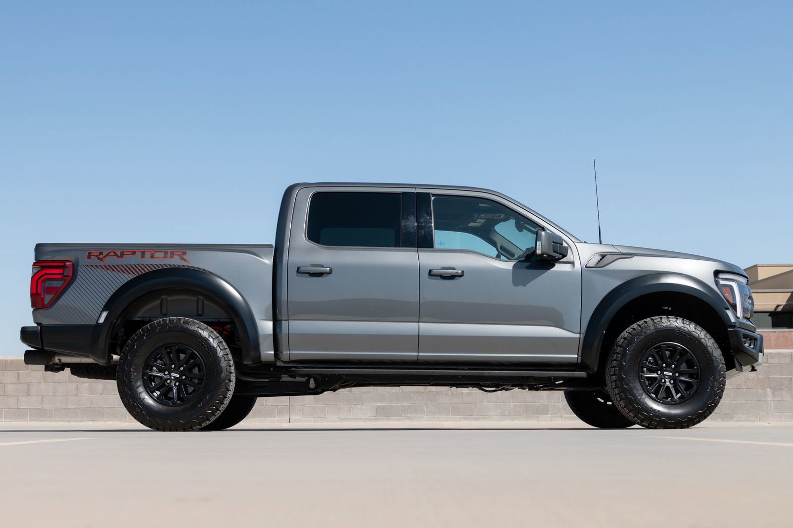 Used 2025 Ford F150 Raptor image 61