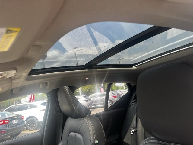 Certified 2023 Volvo XC40 B5 Plus w/ Protection Package Premier image 5