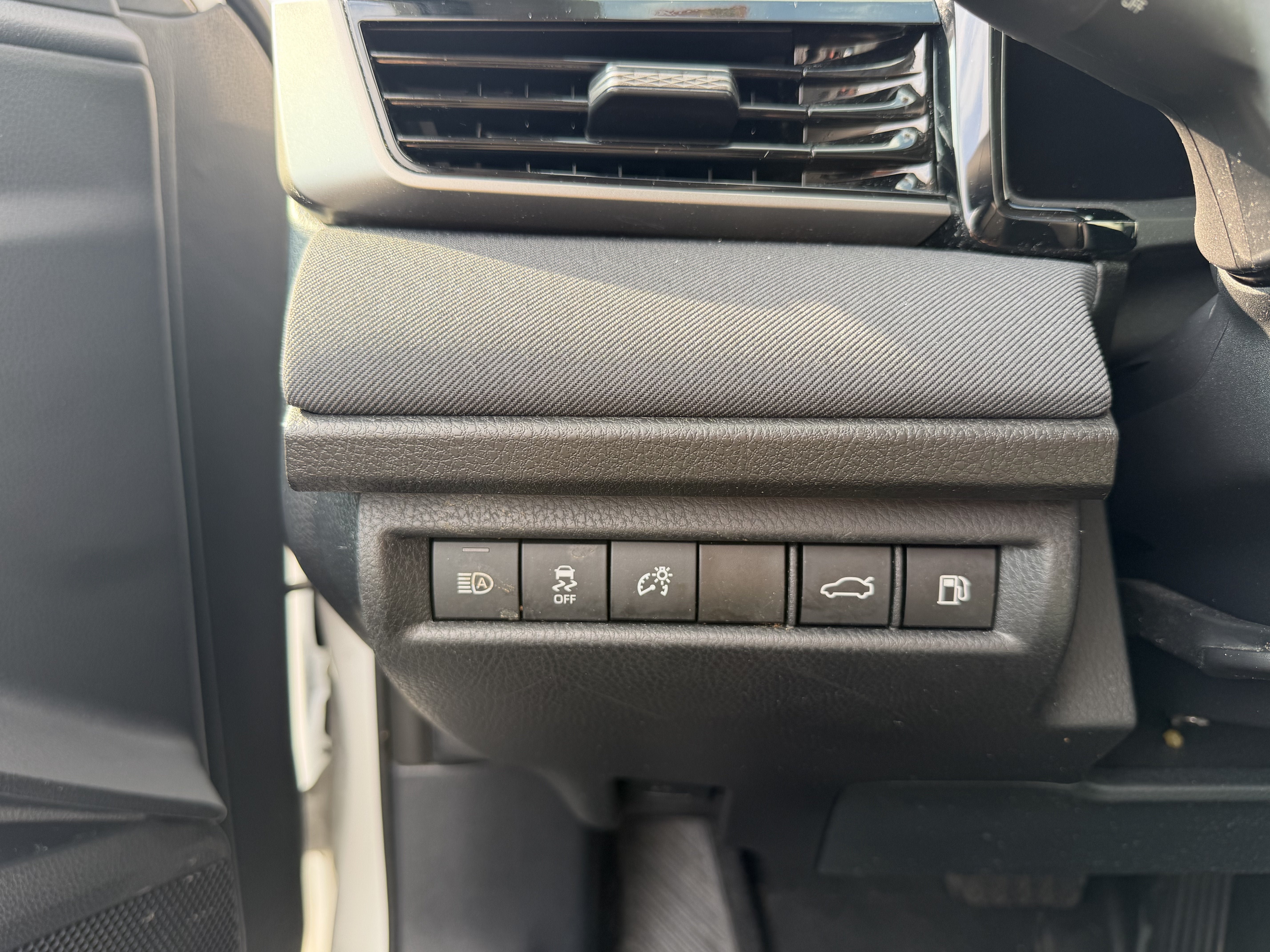 Used 2025 Toyota Camry LE AWD/4WD image 13