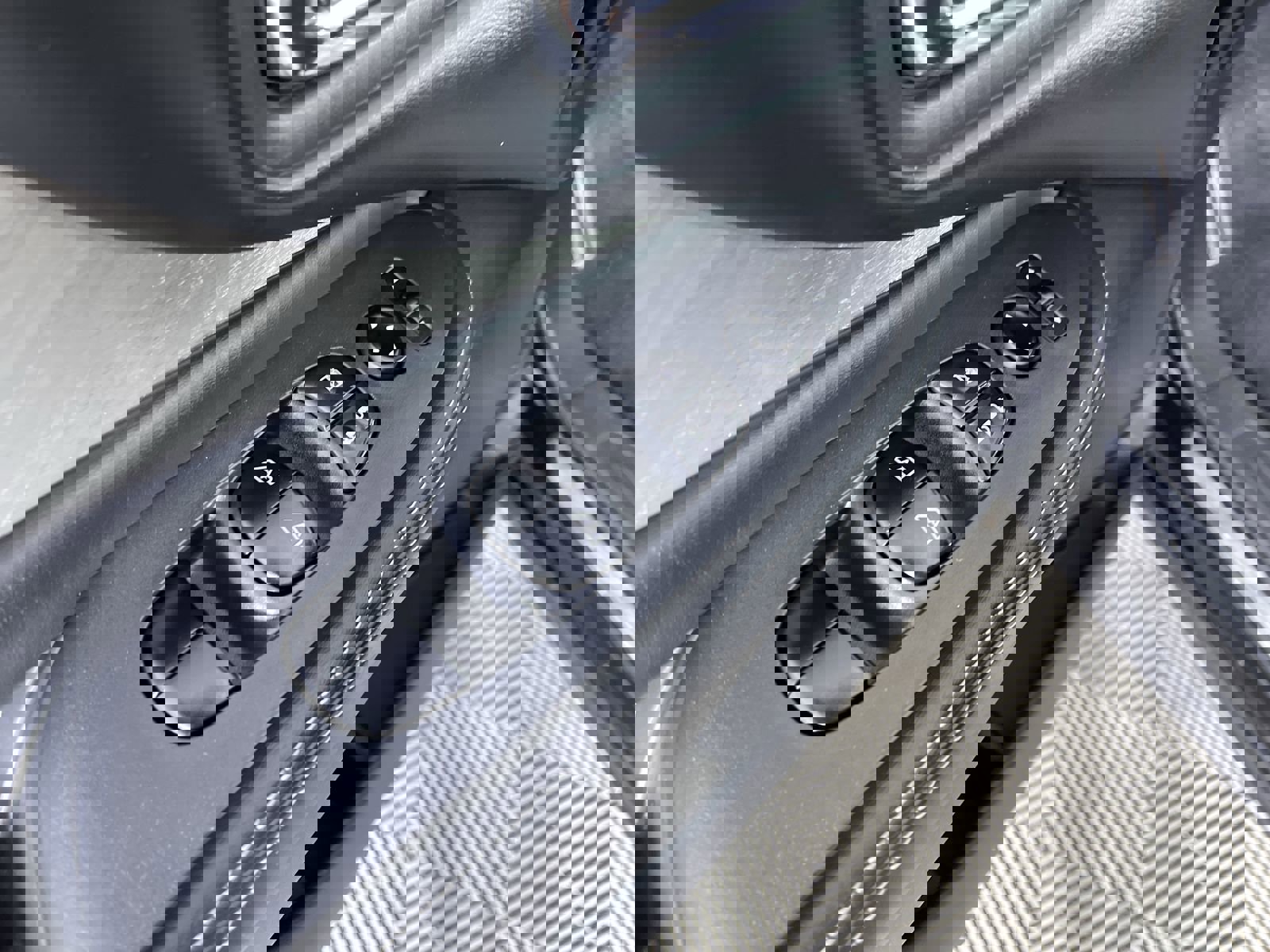 Used 2018 Nissan Murano SV image 14