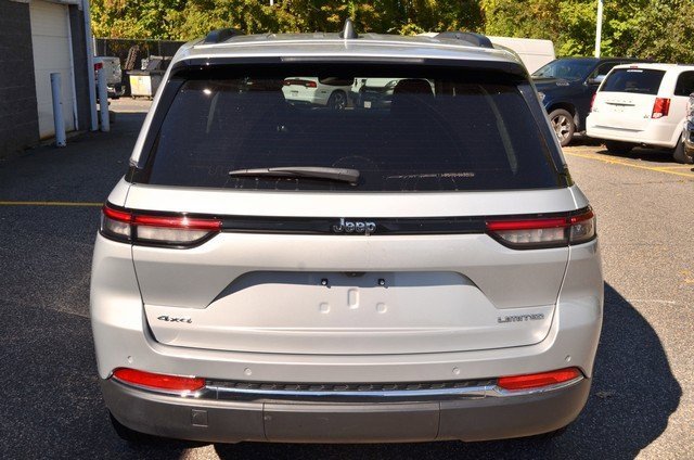 Used 2023 Jeep Grand Cherokee Limited image 7