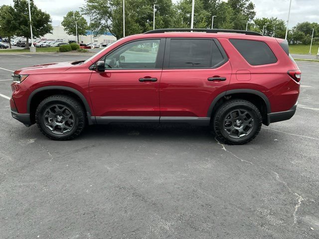 Used 2025 Honda Pilot TrailSport image 10