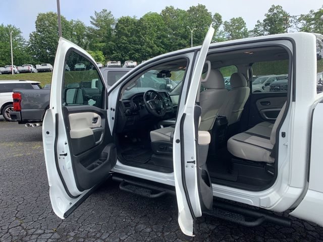 Used 2024 Nissan Titan SV w/ SV Convenience Package AWD/4WD image 17