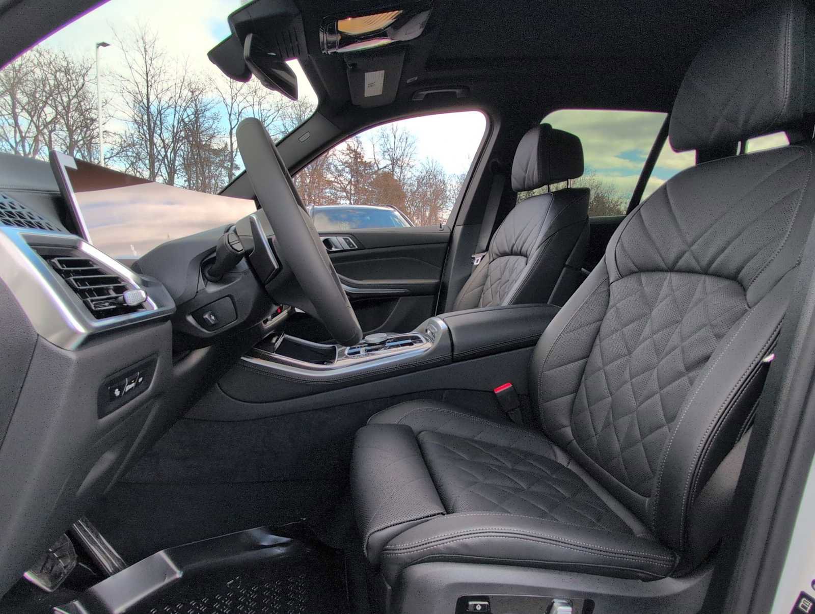 New 2026 BMW X5 M60i w/ Climate Comfort Package image 17