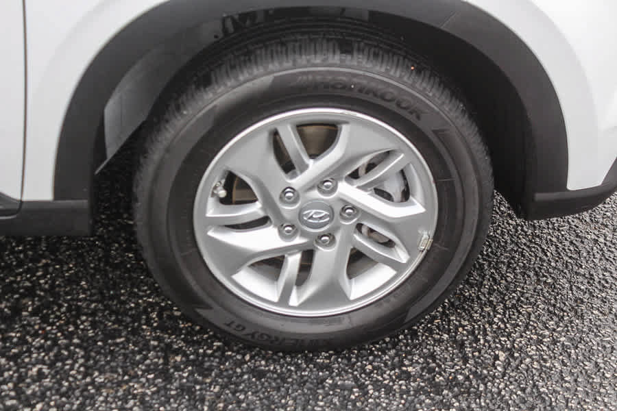 Certified 2026 Hyundai Venue SE FWD image 12