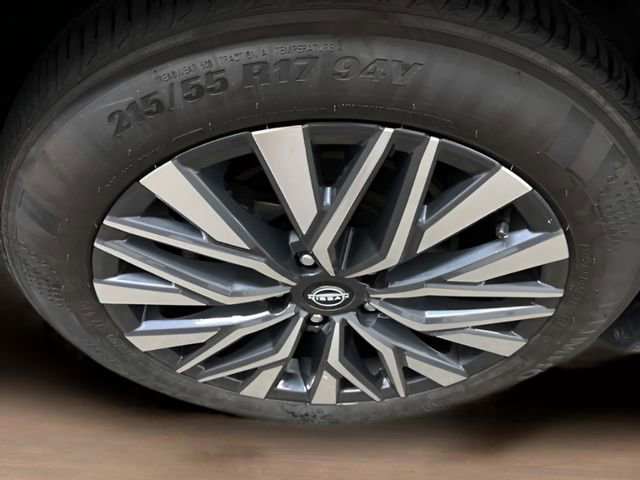 Used 2024 Nissan Altima 2.5 SV image 10