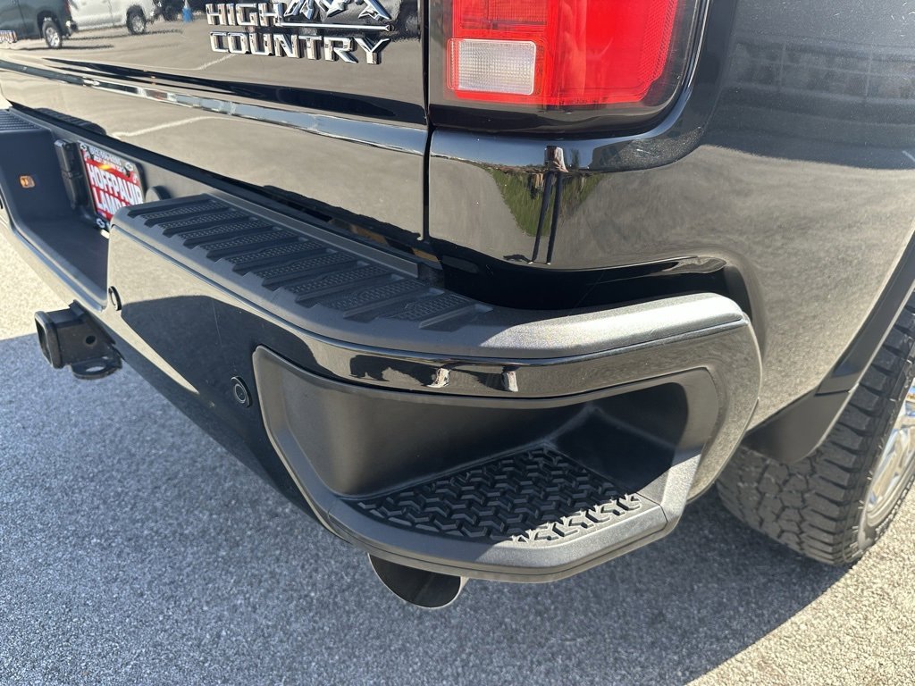 Used 2025 Chevrolet Silverado 2500 High Country w/ Technology Package image 12