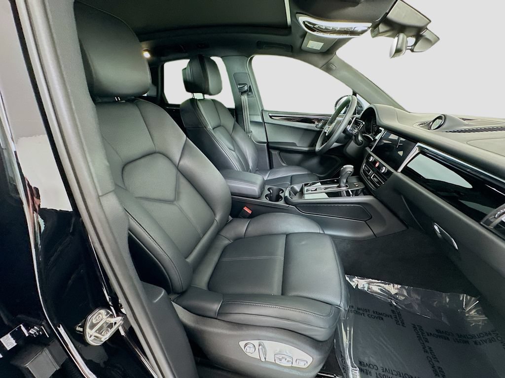 Certified 2025 Porsche Macan S AWD/4WD image 30