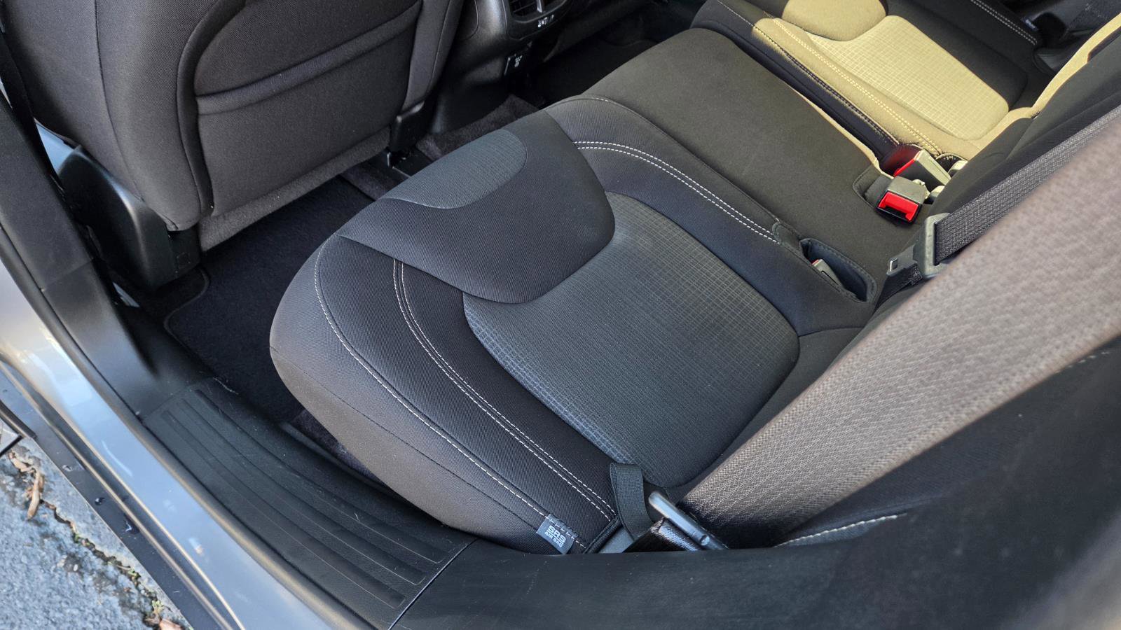 Used 2017 Jeep Cherokee Latitude w/ Safety/Convenience Group image 33