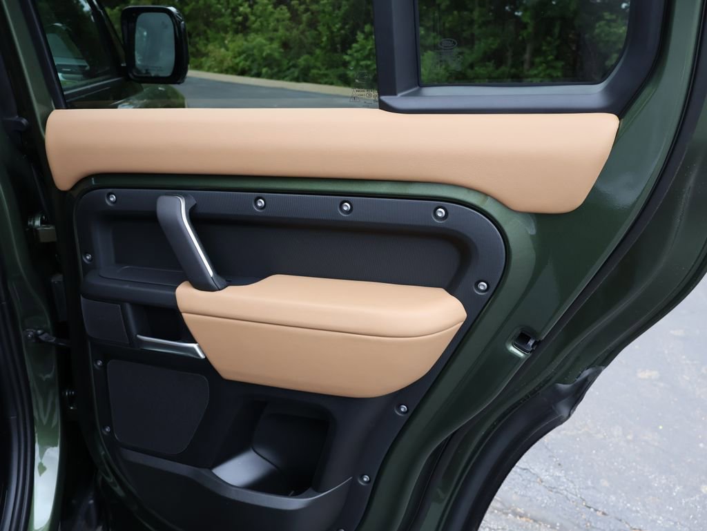 New 2026 Land Rover Defender 130 X-Dynamic SE AWD/4WD image 15