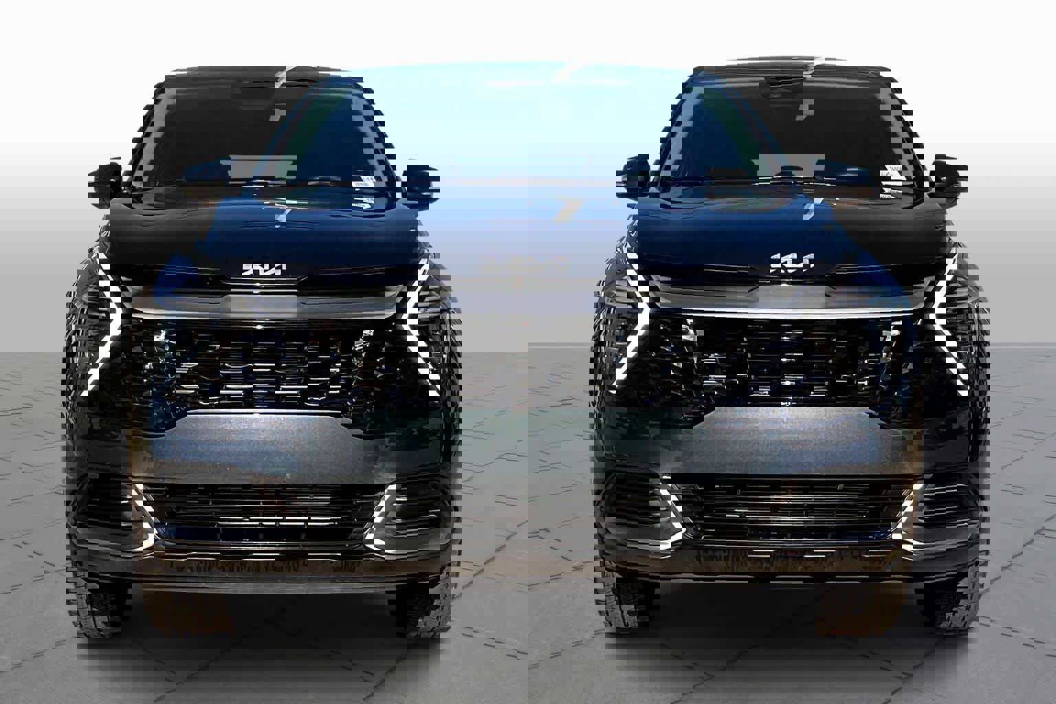 Used 2025 Kia Sportage EX image 3