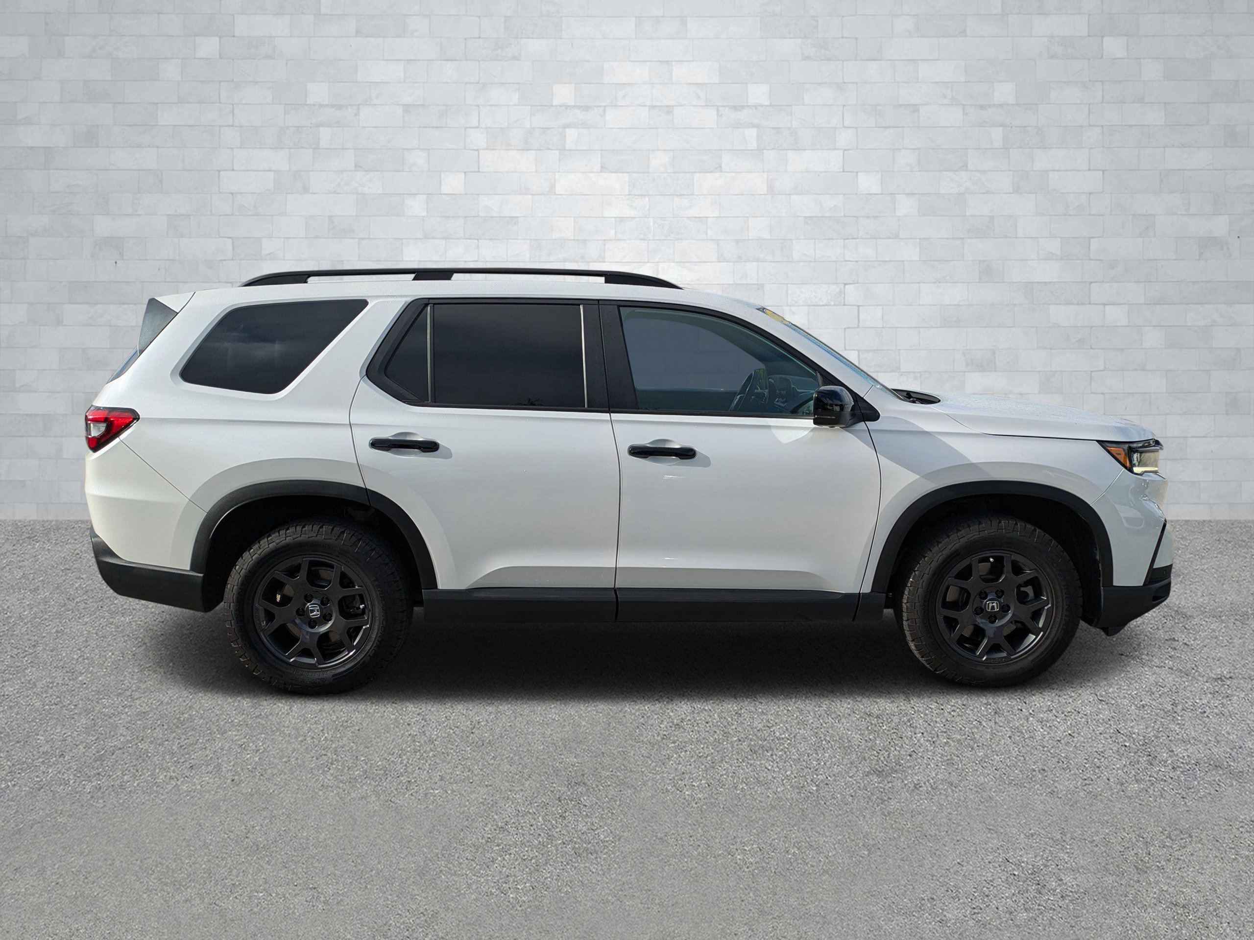 Used 2023 Honda Pilot TrailSport image 4