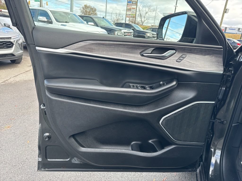 Used 2022 Jeep Grand Cherokee L Limited image 10