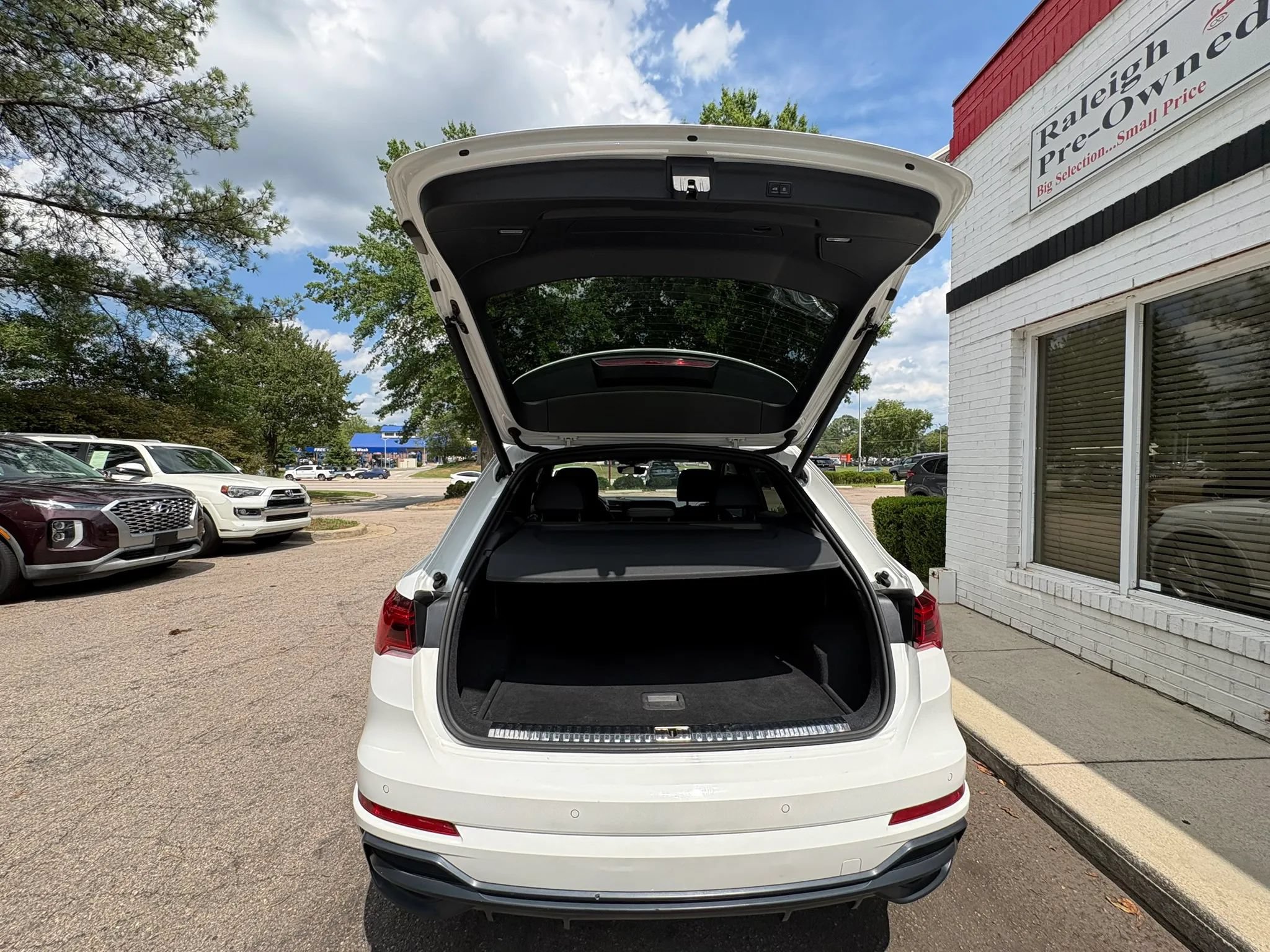 Used 2020 Audi Q3 2.0T Premium w/ Convenience Package AWD/4WD image 19