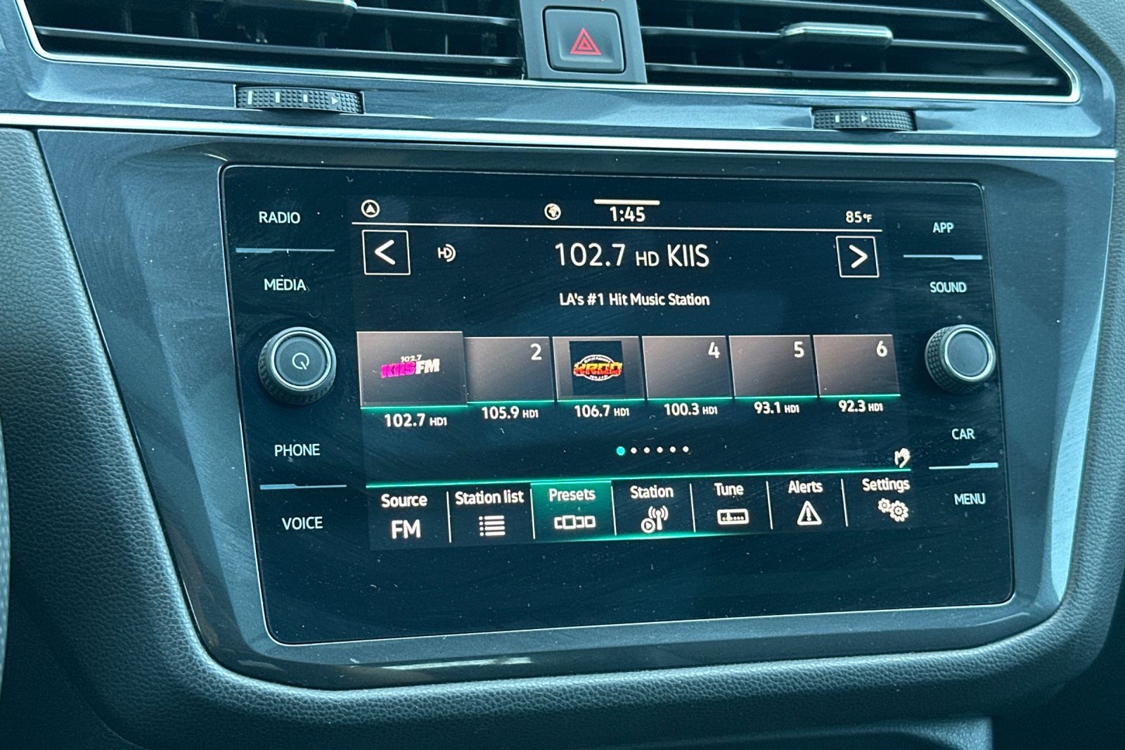 Used 2022 Volkswagen Tiguan SE R-Line image 18